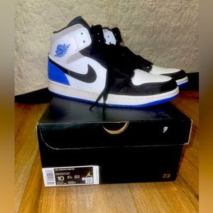 Mens Jordan’s size 10. Box